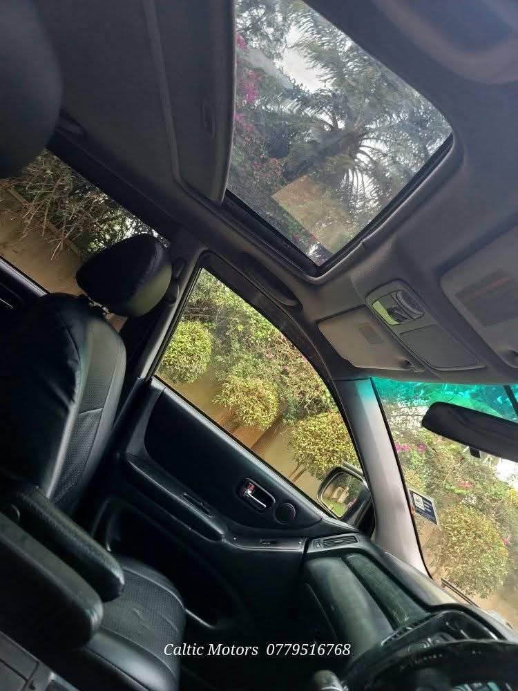 A picture of 2005 Toyota kluger