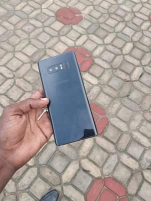 A picture of Samsung note 8