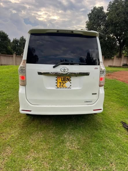 A picture of Toyota Noah si 28m money needed
