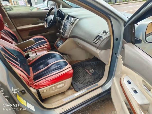 A picture of AWOOF DEAL LEXUS RX330 2005 Sharp and clean buy travel