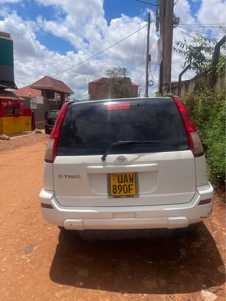 A picture of Xtrail nissan