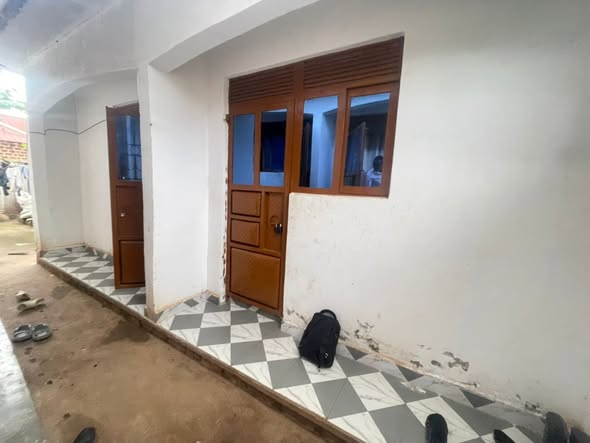 A picture of 6 single rental units on sale in buwambo at 35mugx