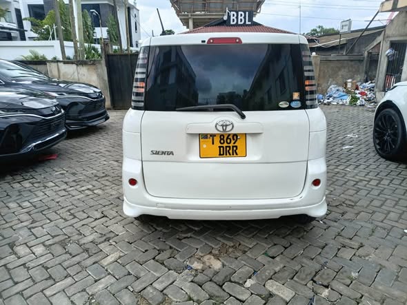 A picture of TOYOTA SIENTA 0714058883
