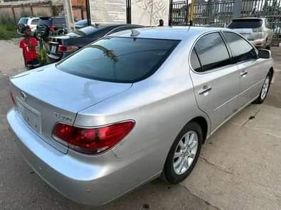 A picture of 2 MONTHS PRE OWNED LEXUS ES330 Accident Free Reverse Camera