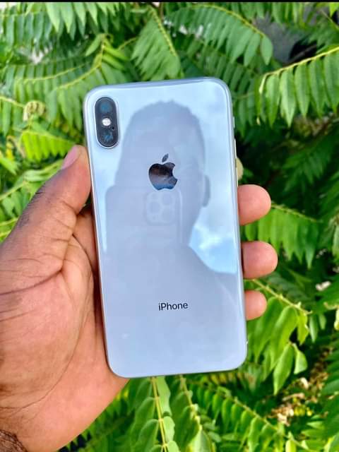 A picture of iPhone X 64gb Bei 370 000 tu