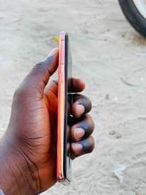 A picture of SAMSUNG S10
