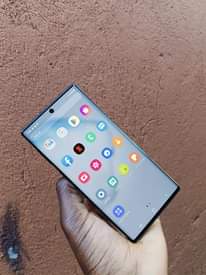 A picture of Samsung Galaxy Note10 256GB clean