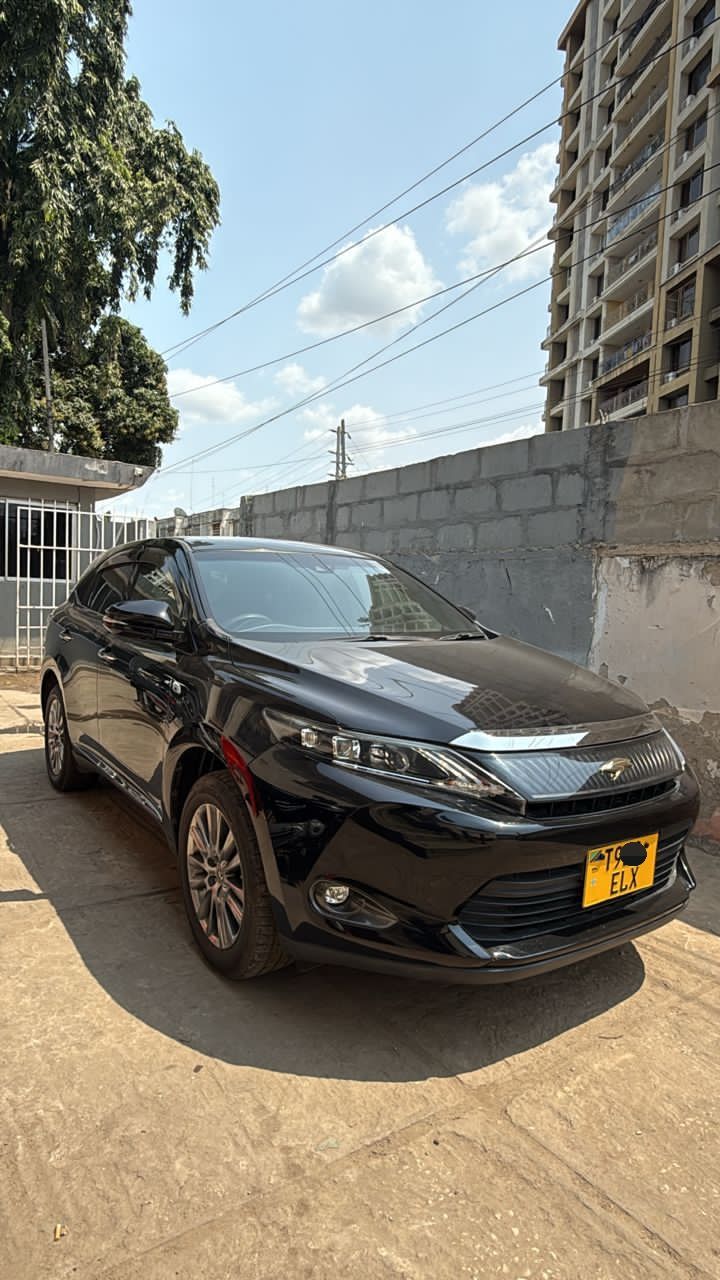 A picture of Toyota harrier premium Indian used Sunroof on for sale