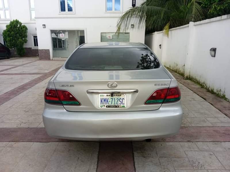 A picture of Highest grade Lexus ES 330 05 model Everything is intact
