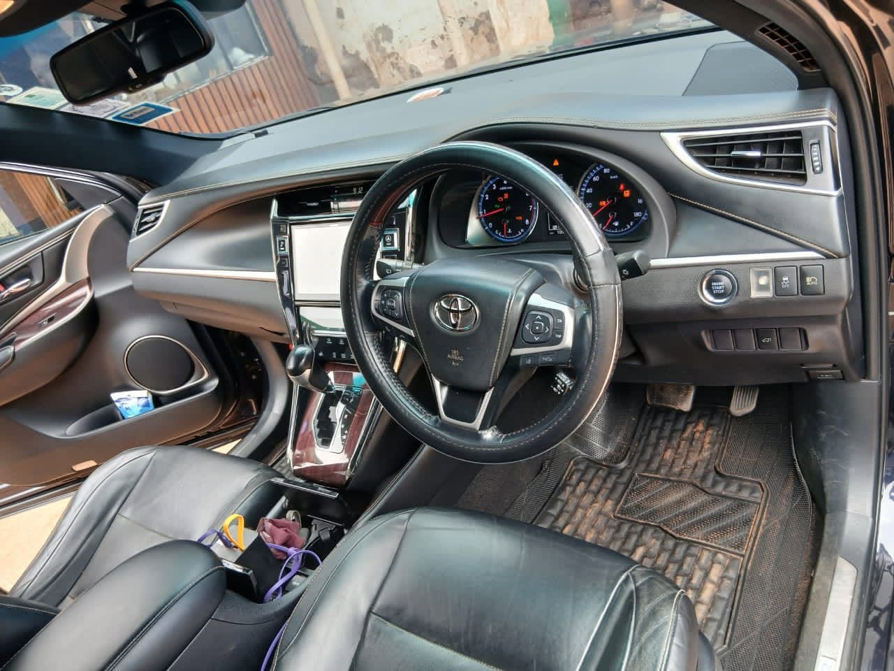 A picture of Harrier new model Price 58m 0707442262 0767305199
