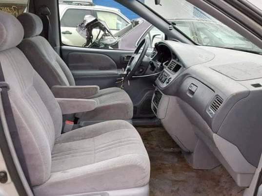 A picture of Toyota Sienna 2002 07036919566