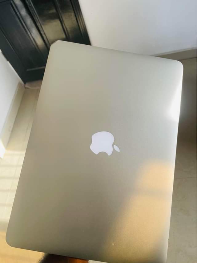 A picture of 2015 MacBook air 08023636149