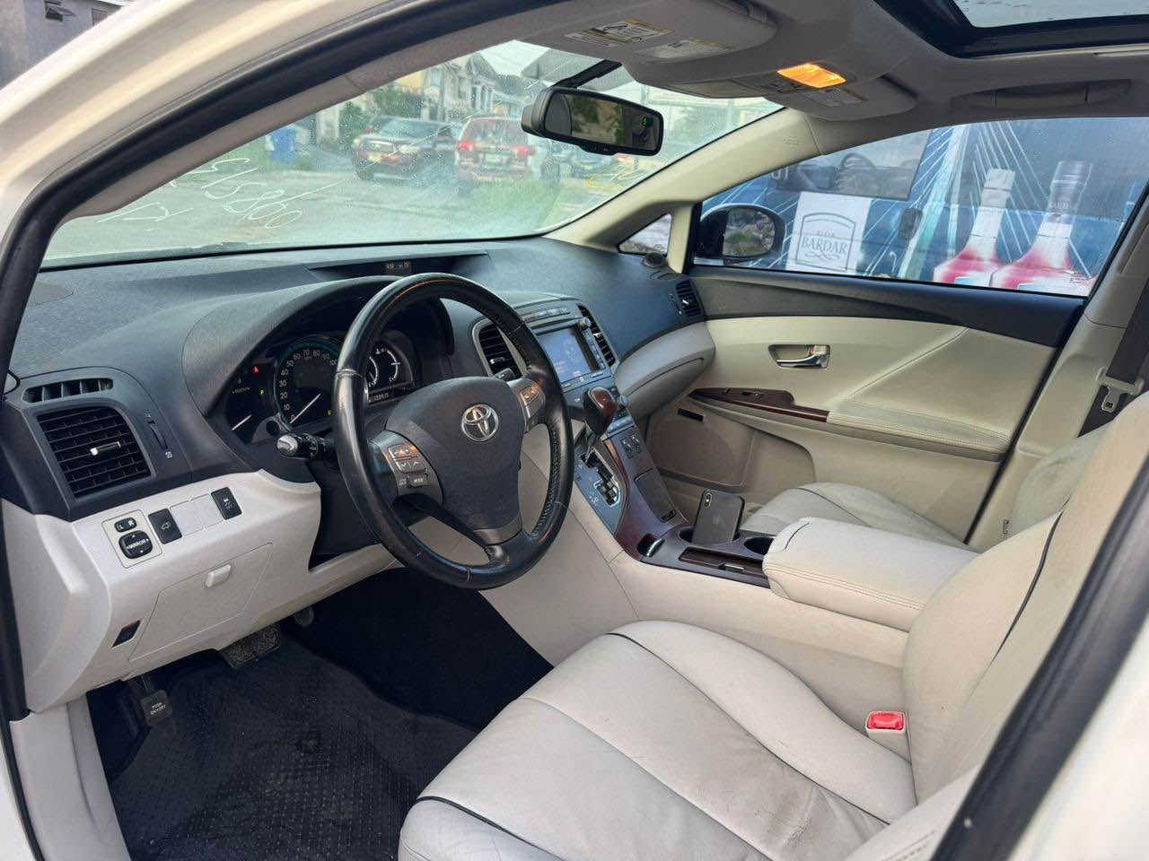 A picture of TOYOTA VENZA 2010