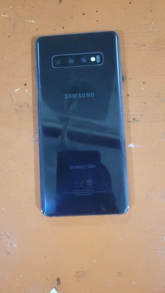 A picture of Samsung galaxy s10 128gb 8gbram Brocken screen Fingerprint works very