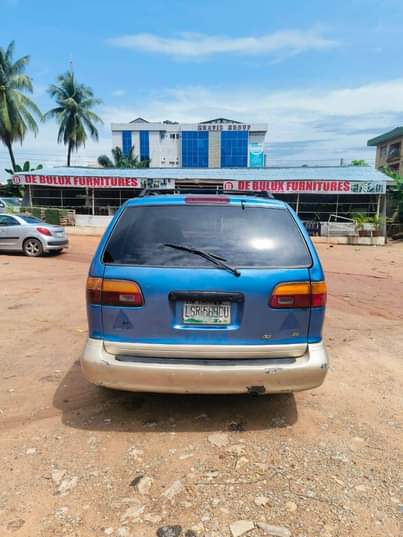 A picture of Very sharp Toyota sienna first body buy and drive only