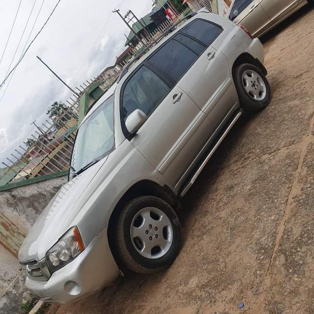 A picture of UNTAMPERED ENGINE AND GEAR CHILLING AC CLEAN INTERIOR AND EXTERIOR