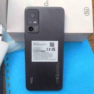 A picture of TCL 40R 5G