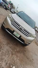 A picture of Clean Toyota Highlander 0102013 model 5 8m net price Neatly