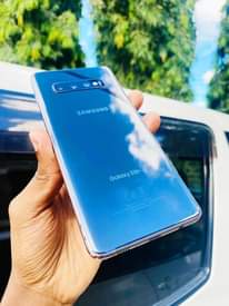 A picture of Samsung S10 plus