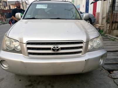 A picture of Toyota Highlander 03