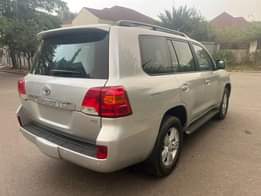 A picture of Clean Registered Toyota Landcruiser 2015 model 38m net price Abuja