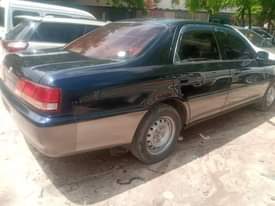 A picture of TOYOTA CRESTA