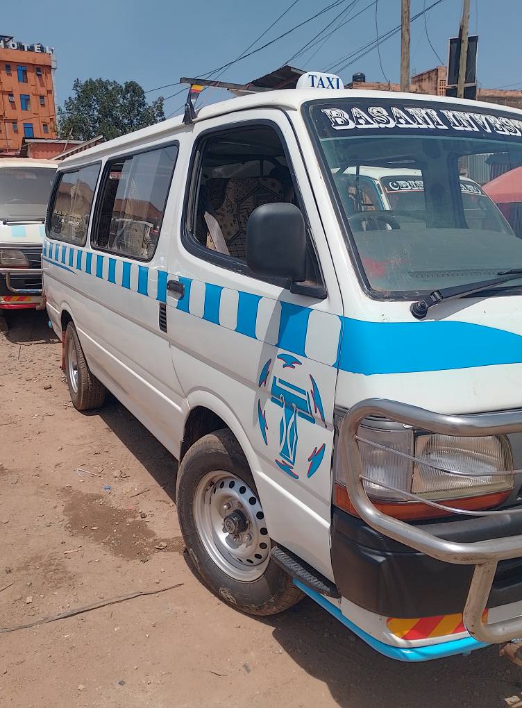 A picture of 2002 Toyota hiace