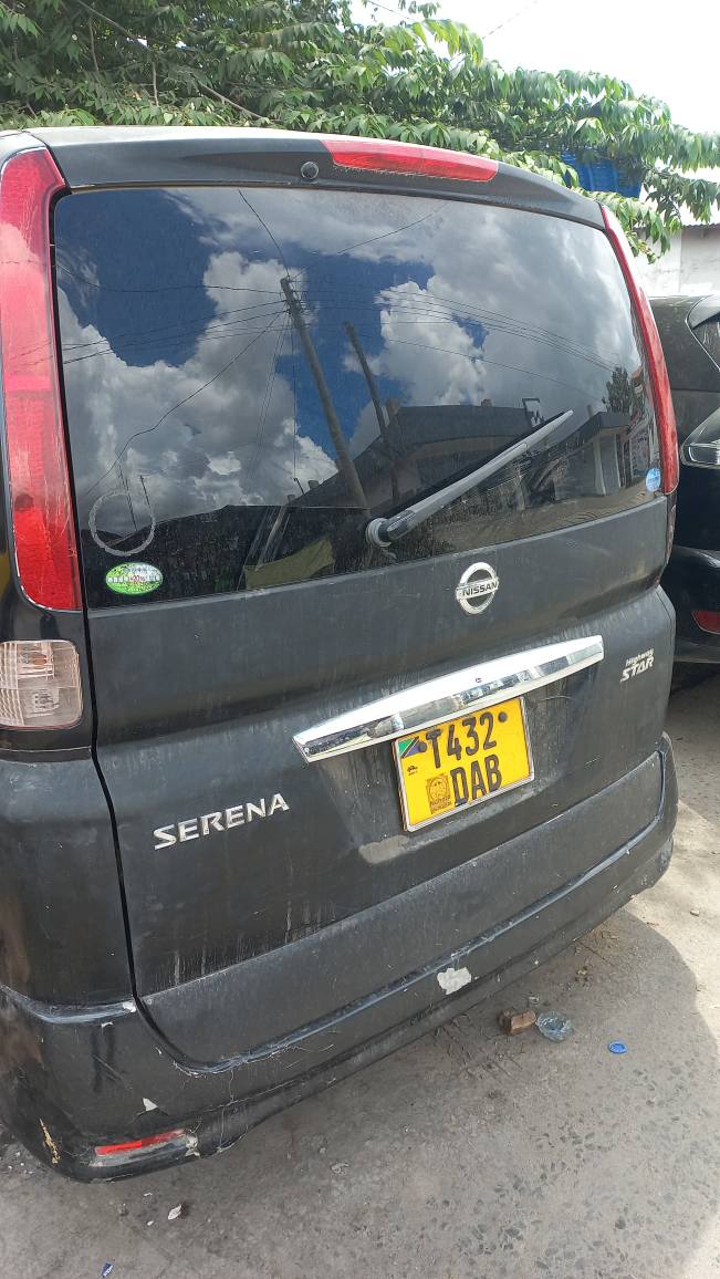 A picture of NISSAN SELENA
