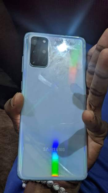 A picture of Samsung s20