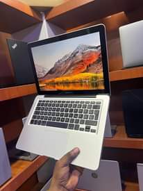 A picture of Macbook pro 2011 13 inch 2.4GHz Core i5 Ram 8gb