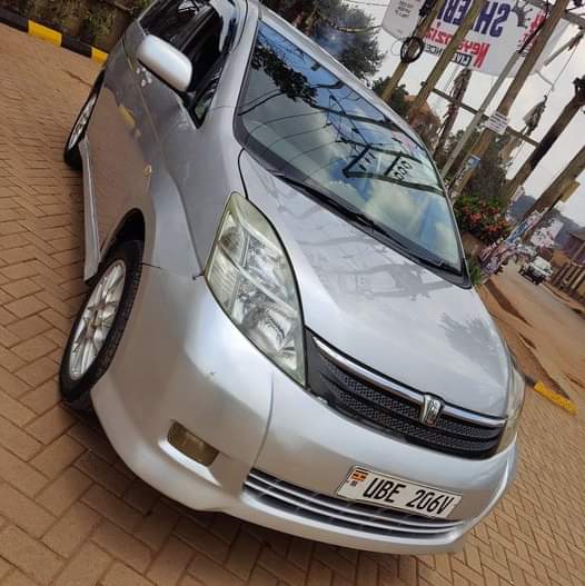 A picture of Toyota isis