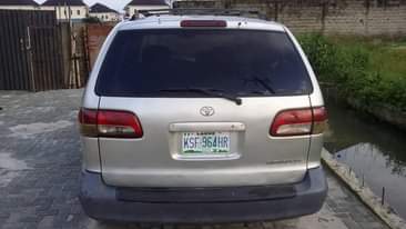 A picture of Toyota sienna