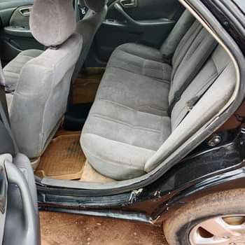 A picture of Toyota Camry aka drop light