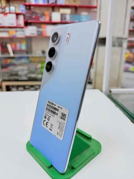 A picture of TECNO CAMON 40PRO AT 480K STORAGE 256GB 24GB RM BATTERY