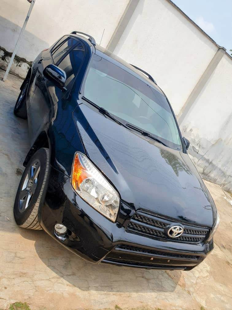 A picture of Toks standard 07 08 Toyota RAV4 Untouched engine and gear