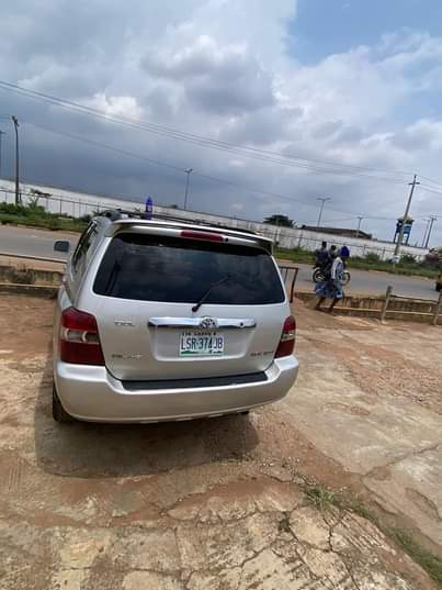 A picture of 03 04 Toyota Highlander