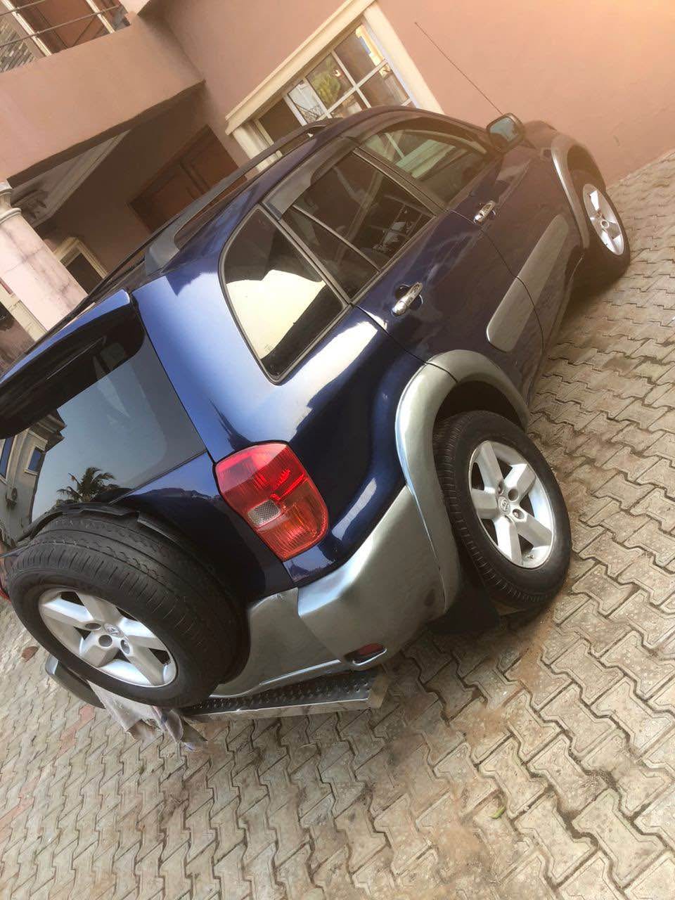 A picture of Toyota RAV4 2005