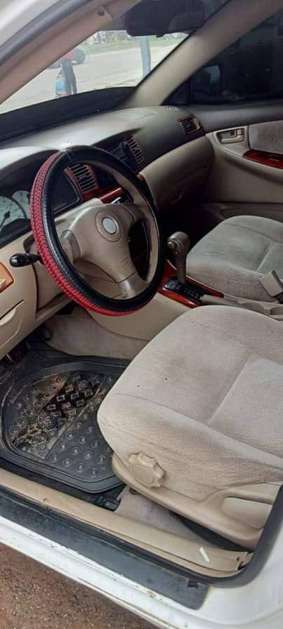 A picture of 2006 Corrola Toyota Clean