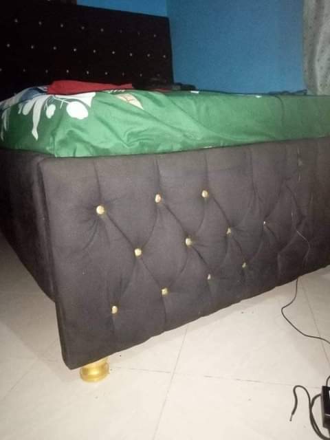 A picture of Kitanda bed sofa kinanda bei poa Sana