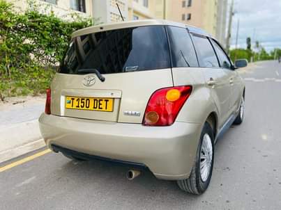 A picture of TOYOTA IST