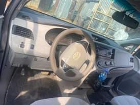 A picture of Toyota Sienna 2012 08035288037