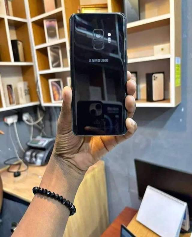 A picture of Samsung s9