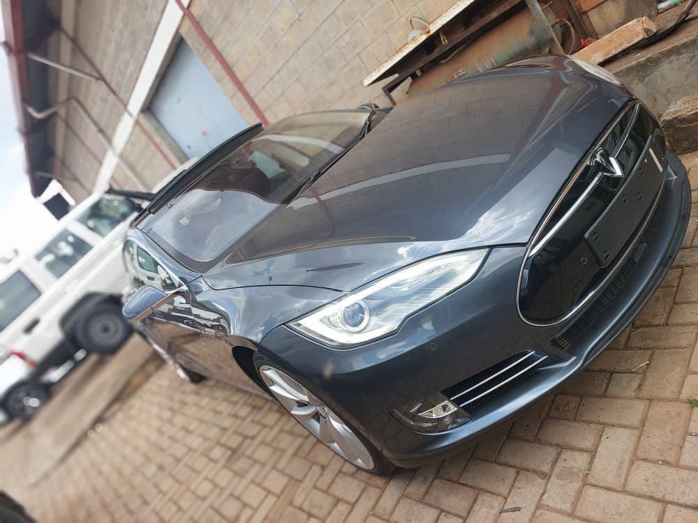 A picture of Tesla Model S Fully Electric 0780260939