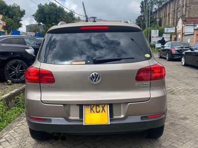A picture of 2012 VOLKWAGEN TIGUAN 2 0L