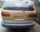 A picture of Toyota sienna XLE 2000 first body