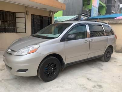 A picture of Manual 2006 Toyota Sienna