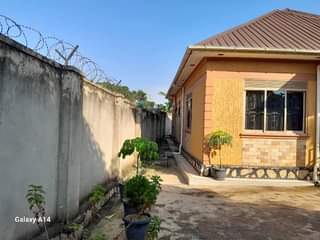 A picture of 3 bed room house on sale