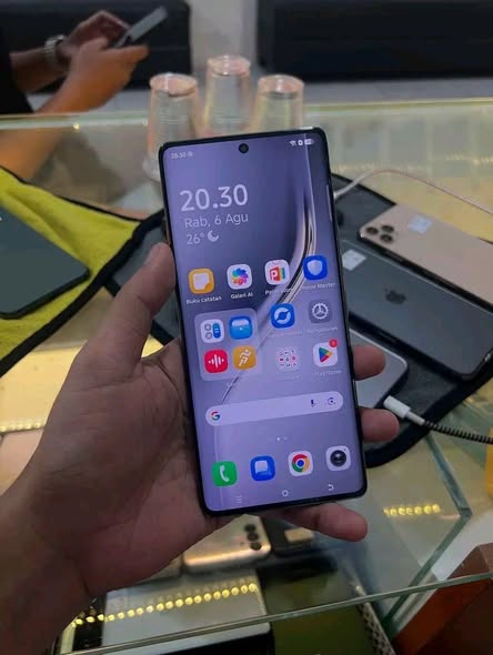 A picture of TECNO CAMON 40 PRO ON SALE