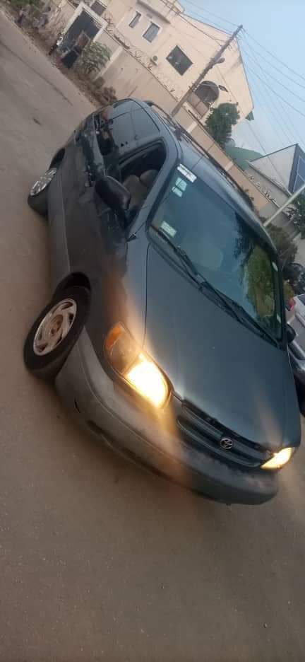 A picture of Super Clean Nigeria Used Toyota sienna 2001 Model