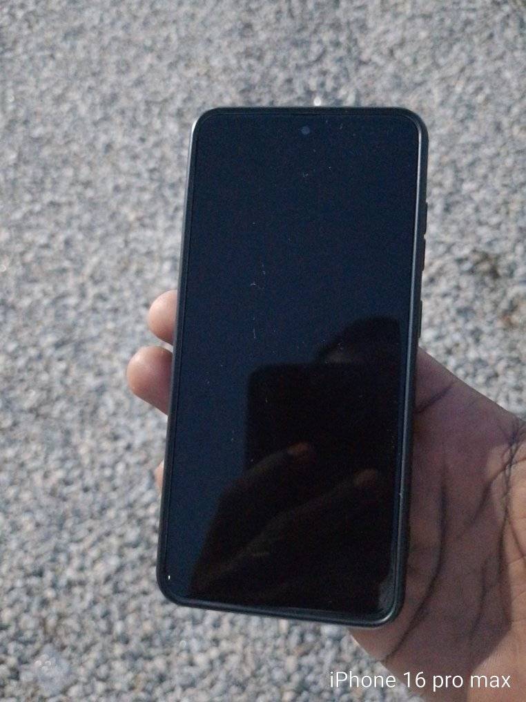 A picture of Nauza simu Samsung bad mpya kabisa Galaxy